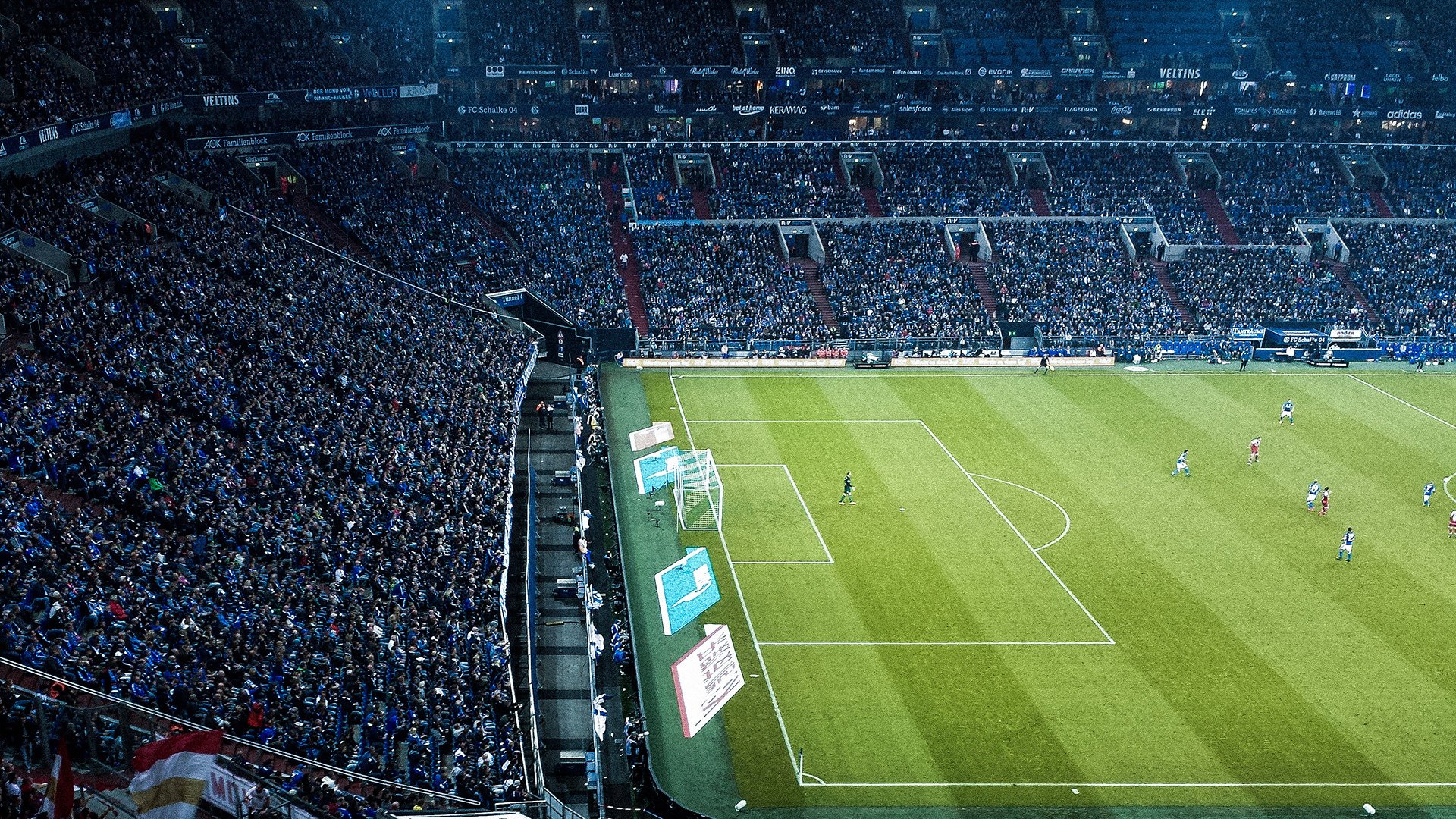 高原盐湖越野赛 超现实景观成跑者朋友圈刷屏背景